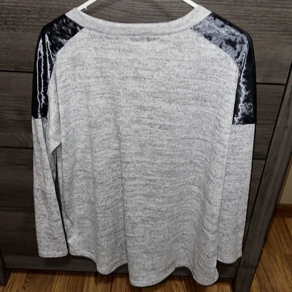 Cute Tunic oversized Sweater!🩶 - Picture 2 of 3